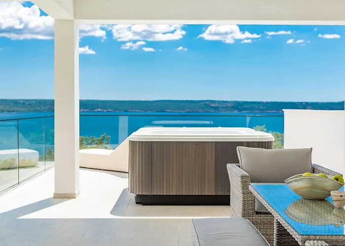 5* Luxury Michele * Ясенице